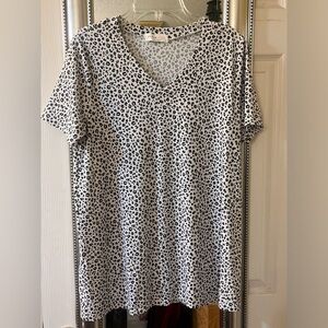 ✅ 🆕 NWOT🙌 Women’s Small Animal Print T Shirt Blouse NWOT